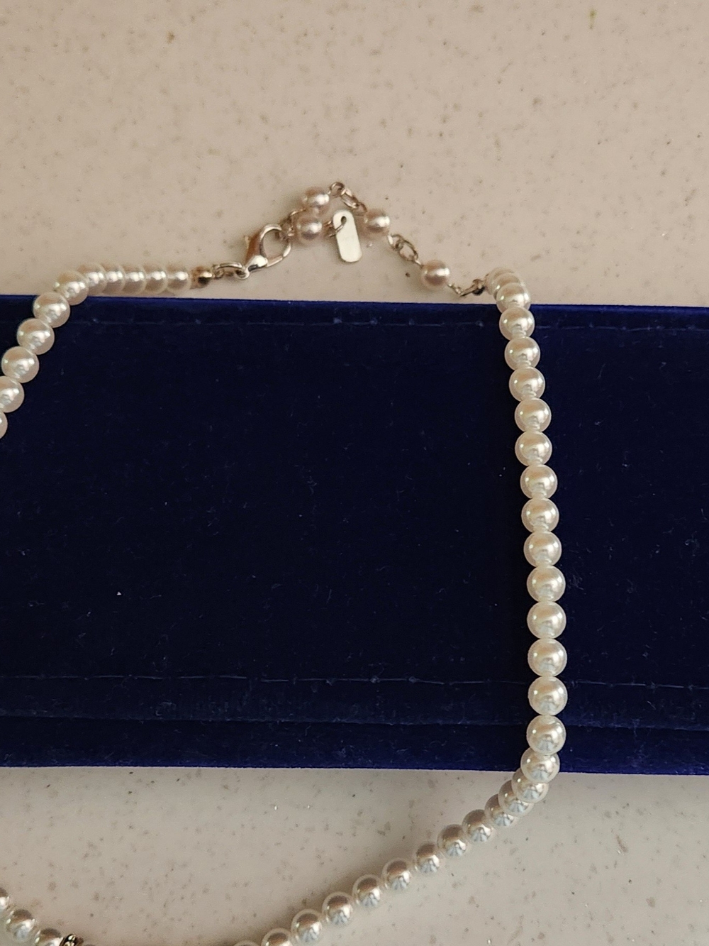 Elegant Pearl Bead Necklace White & Silver Great Quality